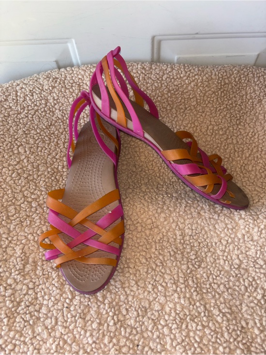 CROCS Shoes - Crocs pink/orange Isabella strappy sandals size 11 *Flaw*